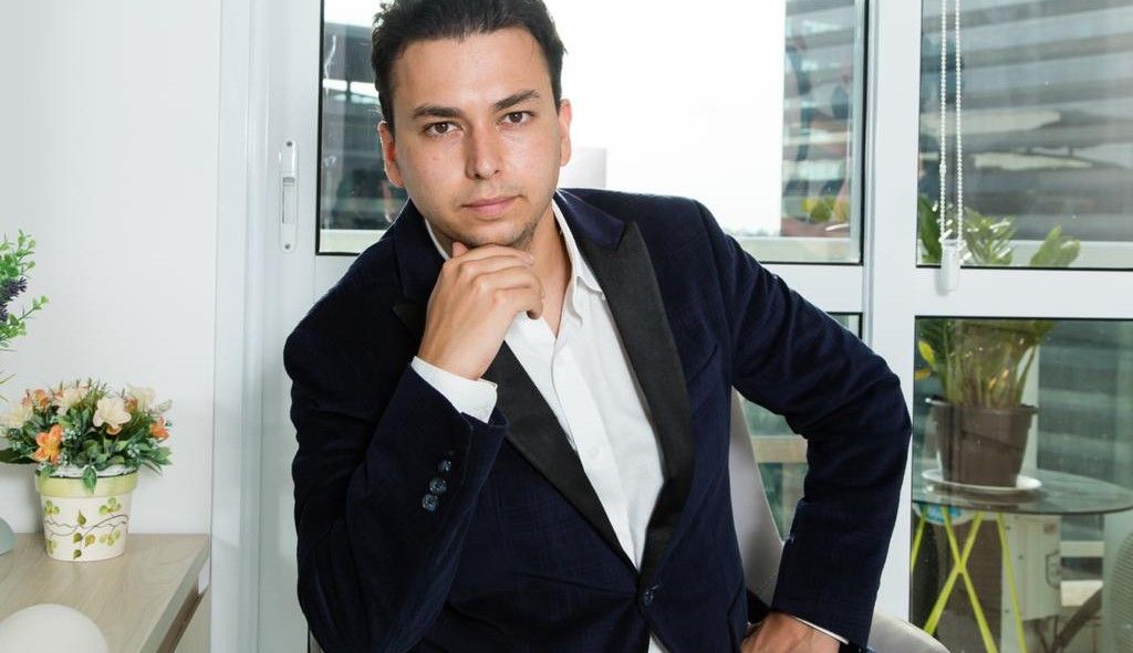 Dr. Thiago Marra, assessorado de Arthur Sian